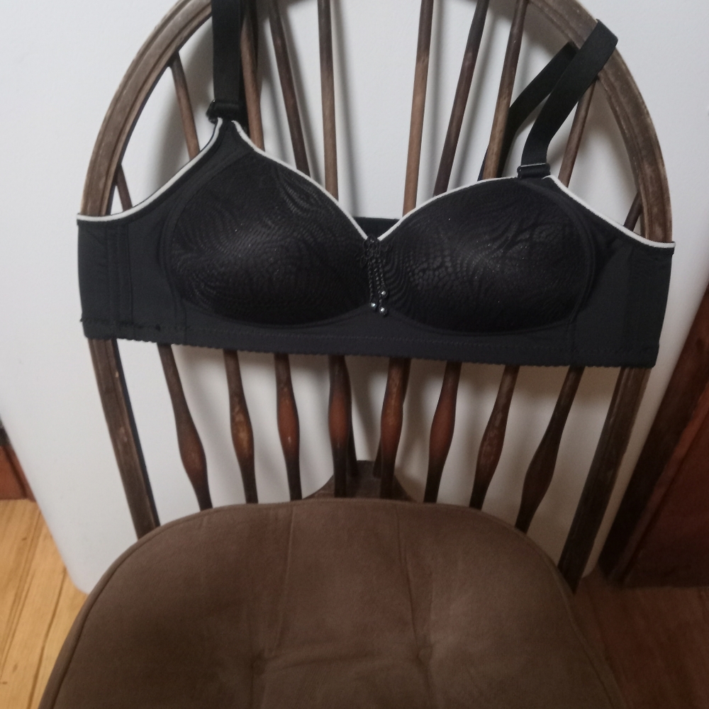 Woman's bra - Picture 2 of 3